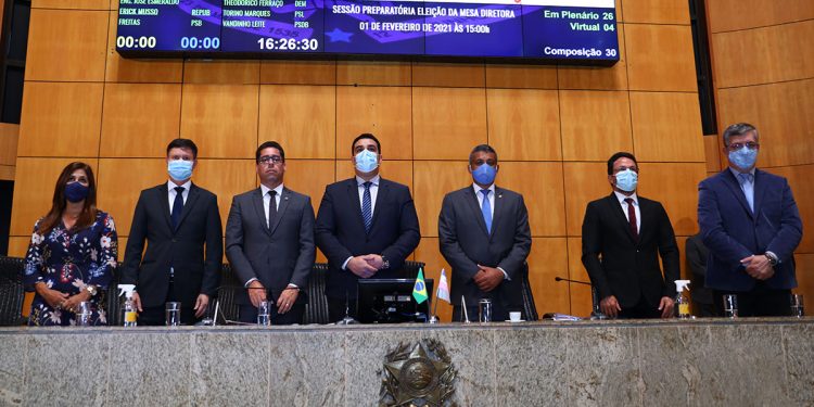 Membros da Mesa Diretora eleita nesta segunda-feira / Foto: Ellen Campanharo