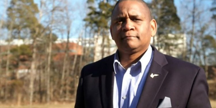 John Hollis tem superanticorpos que o tornam imune ao Sars-Cov-2 e suas variantes — Foto: BBC