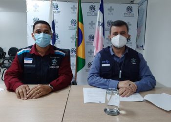 O gerente Estadual de Vigilância em Saúde do Espírito Santo, Orlei Cardoso, e o secretário de estado da Saúde, Nésio Fernandes — Foto: Divulgação/Sesa-ES