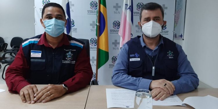 O gerente Estadual de Vigilância em Saúde do Espírito Santo, Orlei Cardoso, e o secretário de estado da Saúde, Nésio Fernandes — Foto: Divulgação/Sesa-ES