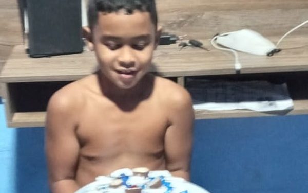 Menino foi encontrado morto no Morro do Romão, em Vitória — Foto: Reprodução/TV Gazeta