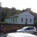 Corpo da vítima ficou caído ao lado de uma igreja (Foto: Divulgação)