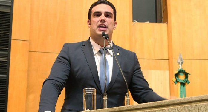 O deputado Erick Musso apresentou projeto para criar o Auxílio Gás