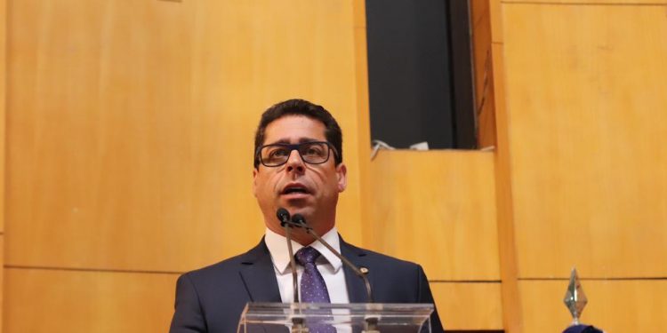 Marcelo Santos cobra posicionamento da Petrobras para termelétrica capixaba seguir em operação