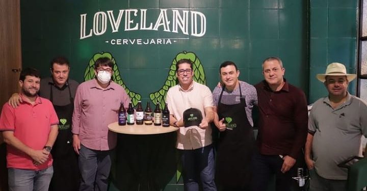 Marcelo Santos em visita à cervejaria Loveland, em Ibatiba. / Foto: Bruno Fritz
