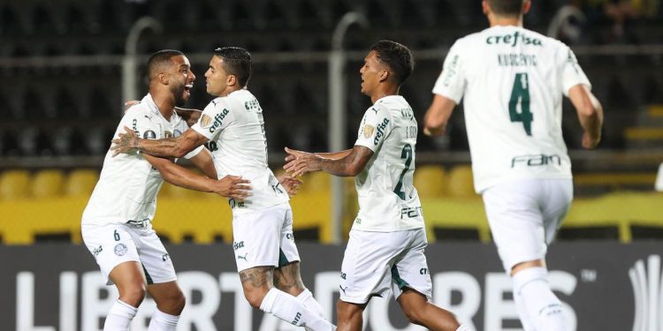O jogador Dudu, da SE Palmeiras, comemora seu gol contra a equipe do Deportivo Táchira FC, durante partida válida pela fase de grupos, da Copa Libertadores, no Estádio Pueblo Nuevo. (Foto: Cesar Greco)