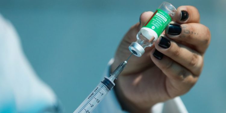 Foto: Tânia Rêgo/Agência Brasil
Leia mais em: https://www.gazetadopovo.com.br/vida-e-cidadania/universidades-publicas-continuam-a-perseguir-quem-nao-tomou-todas-as-doses-da-vacina/ 
Copyright © 2022, Gazeta do Povo. Todos os direitos reservados.