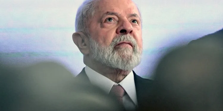 Foto: EVARISTO SA / AFP... Leia mais em https://www.cartacapital.com.br/politica/lula-e-aprovado-por-549-dos-brasileiros-diz-pesquisa-cnt-mda/. O conteúdo de CartaCapital está protegido pela legislação brasileira sobre direito autoral. Essa defesa é necessária para manter o jornalismo corajoso e transparente de CartaCapital vivo e acessível a todos