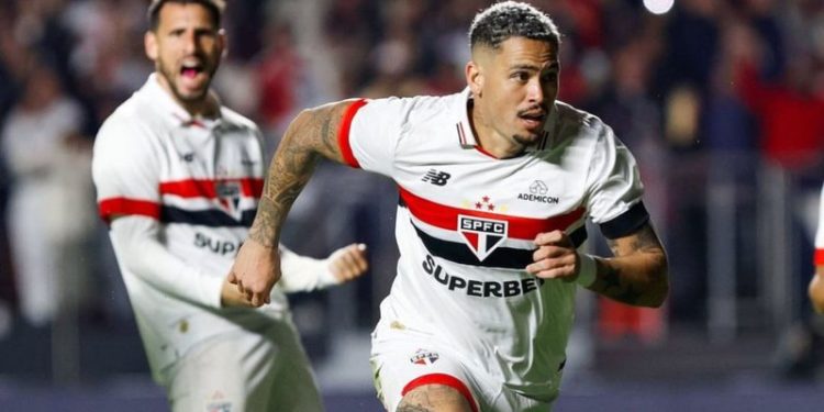 Luciano comemora o primeiro gol - Rubens Chiri/SPFC