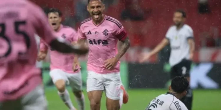 Foto: Ricardo Duarte/Internacional - Legenda: Alan Patrick abriu o score no Beira-Rio / Jogada10